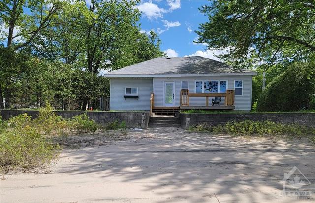 796 Bayview Dr, House detached with 2 bedrooms, 1 bathrooms and 6 parking in Ottawa ON | Image 1