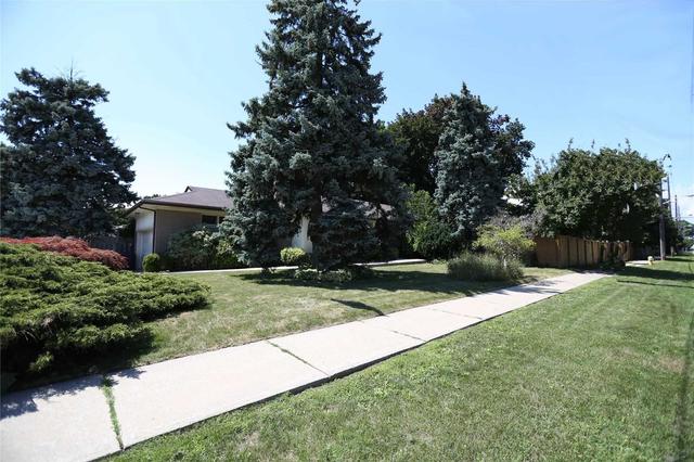 1342 Kipling Ave, House detached with 5 bedrooms, 2 bathrooms and 7 parking in Toronto ON | Image 1