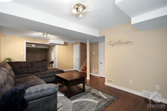 6858 Bilberry Drive, Townhouse with 4 bedrooms, 3 bathrooms and 2 parking in Ottawa ON | Image 28
