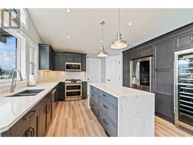 3949 Desert Pines Ave, House detached with 4 bedrooms, 3 bathrooms and 2 parking in Peachland BC | Image 10