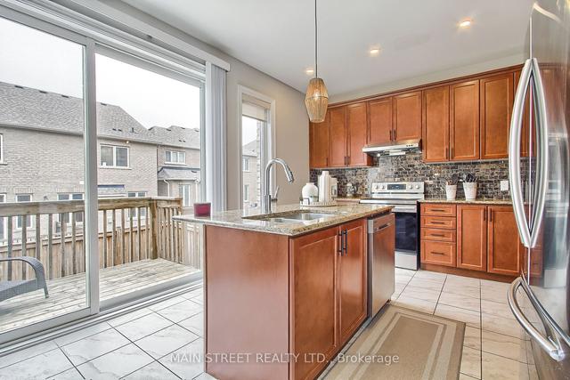 10 Mondial Cres, House detached with 4 bedrooms, 5 bathrooms and 6 parking in East Gwillimbury ON | Image 2