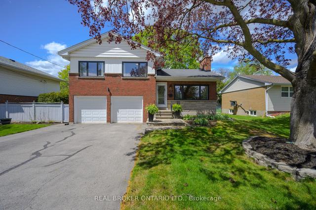 364 E Side Cres, House detached with 3 bedrooms, 2 bathrooms and 5.5 parking in Burlington ON | Image 1