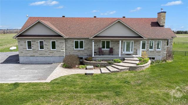 3139 Birchgrove Rd, Home with 4 bedrooms, 3 bathrooms and 10 parking in Ottawa ON | Image 2