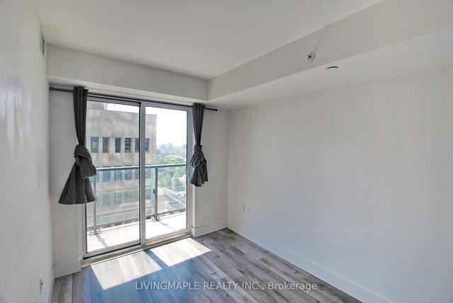 2113 - 955 Bay St, Condo with 3 bedrooms, 2 bathrooms and 1 parking in Toronto ON | Image 2