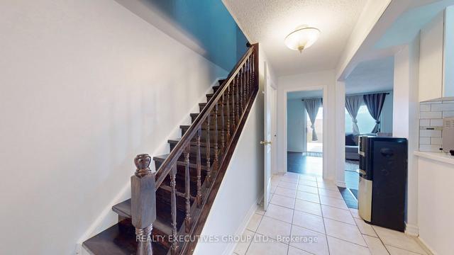 7 Greene Dr, House attached with 3 bedrooms, 3 bathrooms and 3 parking in Brampton ON | Image 8