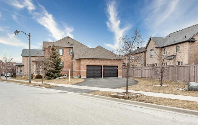 424 Baylis Ct, House detached with 4 bedrooms, 5 bathrooms and 7 parking in Milton ON | Image 37