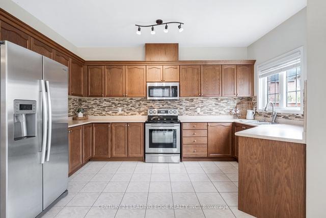 146 Ken Laushway Ave, House semidetached with 3 bedrooms, 3 bathrooms and 3 parking in Whitchurch Stouffville ON | Image 4
