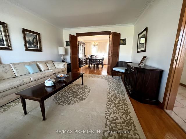 33 Donofree Rd, House semidetached with 3 bedrooms, 2 bathrooms and 6 parking in Toronto ON | Image 27