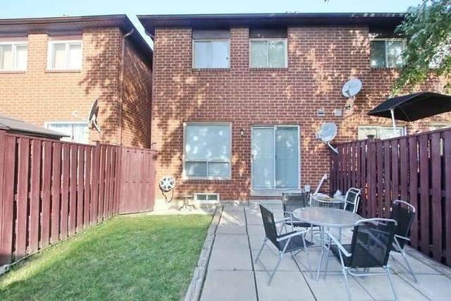 5 Goldenlight Circ, House attached with 3 bedrooms, 2 bathrooms and 2 parking in Brampton ON | Image 35