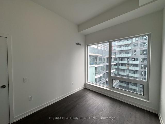 s802 - 8 Olympic Garden Dr, Condo with 1 bedrooms, 2 bathrooms and 1 parking in Toronto ON | Image 3