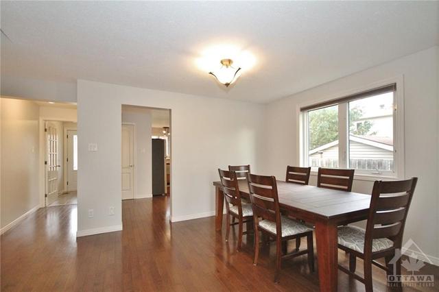 32 Flanders St, House detached with 3 bedrooms, 3 bathrooms and 5 parking in Ottawa ON | Image 10