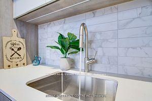 211 - 2020 Bathurst St, Condo with 3 bedrooms, 2 bathrooms and 1 parking in Toronto ON | Image 2