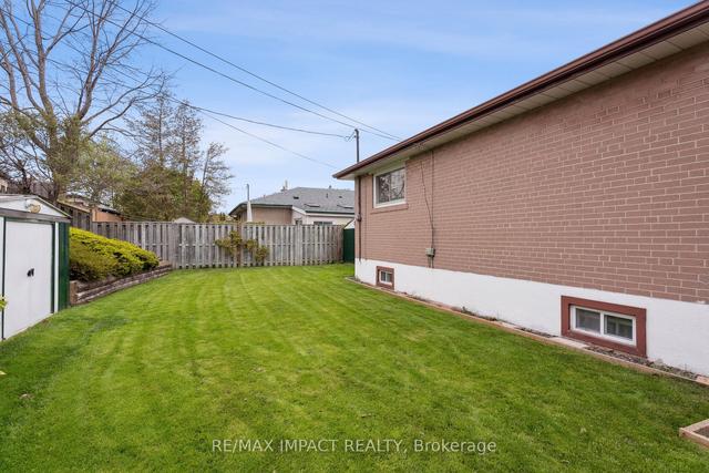 886 Grenoble Blvd, House detached with 3 bedrooms, 2 bathrooms and 5 parking in Pickering ON | Image 28
