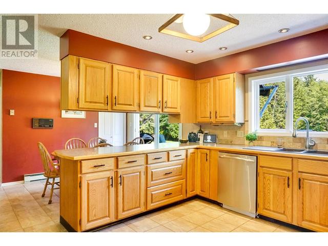 75 Angle St, House detached with 5 bedrooms, 4 bathrooms and null parking in Kitimat BC | Image 12