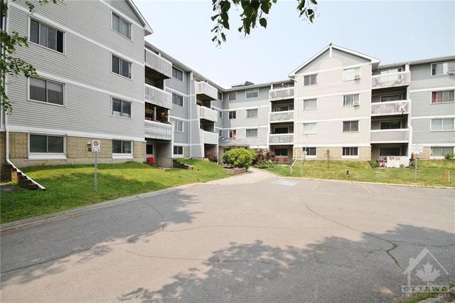 105 - 212 Viewmount Dr, Condo with 2 bedrooms, 1 bathrooms and 1 parking in Ottawa ON | Image 2