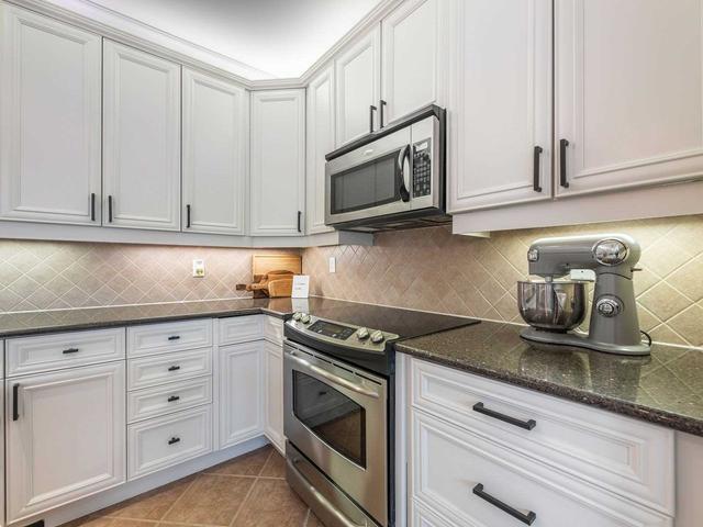 584 Mavrinac Blvd, House detached with 4 bedrooms, 3 bathrooms and 4 parking in Aurora ON | Image 4