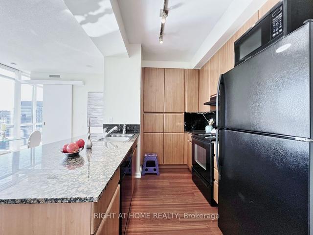 1704 - 30 Canterbury Pl, Condo with 1 bedrooms, 1 bathrooms and 1 parking in Toronto ON | Image 4