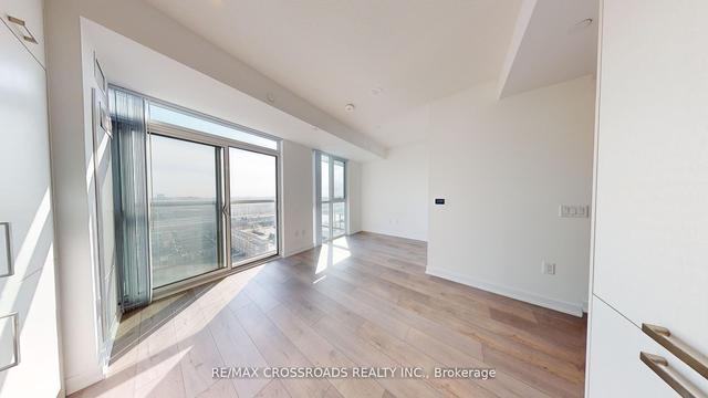 1603 - 10 Honeycrisp Cres, Condo with 0 bedrooms, 1 bathrooms and 0 parking in Vaughan ON | Image 2