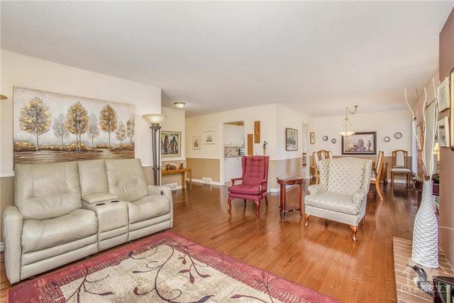 21 Torrey Pines Crt, Townhouse with 2 bedrooms, 2 bathrooms and 1 parking in Ottawa ON | Image 7