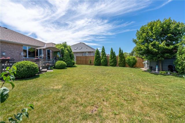 1622 Heritage Park Drive, House detached with 4 bedrooms, 2 bathrooms and 4 parking in Sarnia ON | Image 32
