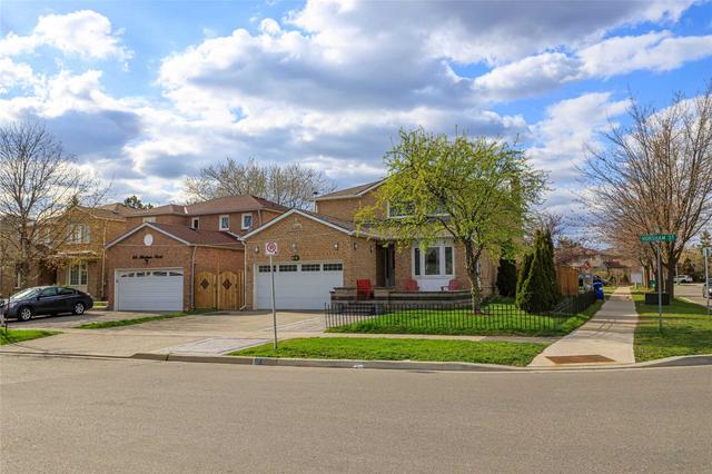 UPPER - 68 Horsham St, House detached with 4 bedrooms, 3 bathrooms and 5 parking in Brampton ON | Image 1
