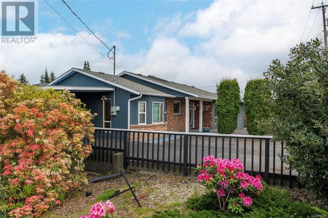 911 Galerno Rd, House detached with 2 bedrooms, 2 bathrooms and 5 parking in Campbell River BC | Image 2