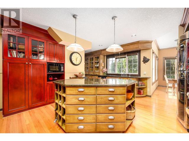 9310 Kalamalka Rd, House detached with 4 bedrooms, 4 bathrooms and 2 parking in Coldstream BC | Image 33