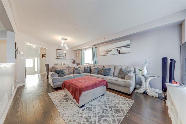 1135 Tall Pine Ave, House detached with 3 bedrooms, 3 bathrooms and 3 parking in Oshawa ON | Image 2