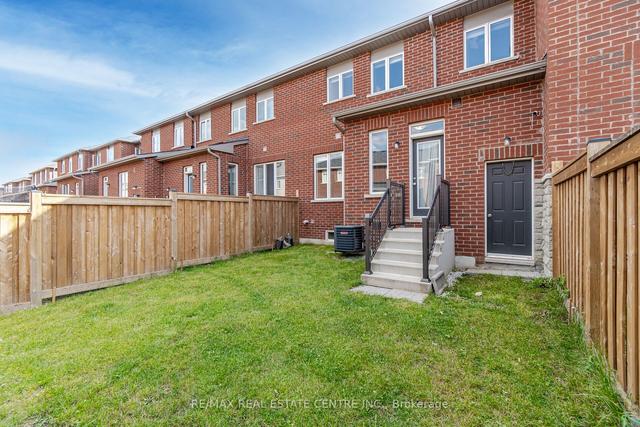 85 Bronson Terr, House attached with 3 bedrooms, 3 bathrooms and 3 parking in Milton ON | Image 21