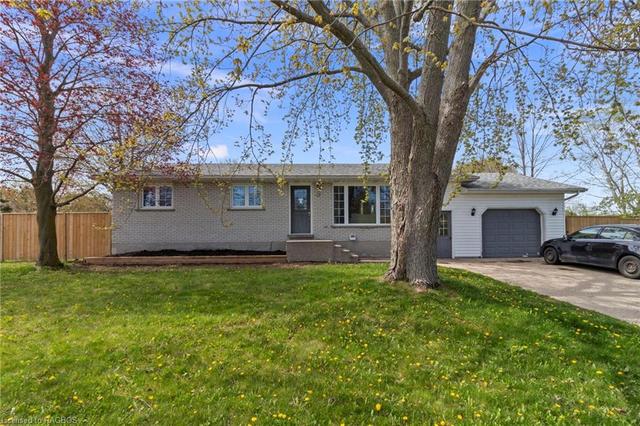 17 Conquergood Ave, House detached with 3 bedrooms, 1 bathrooms and 3 parking in Kincardine ON | Image 1
