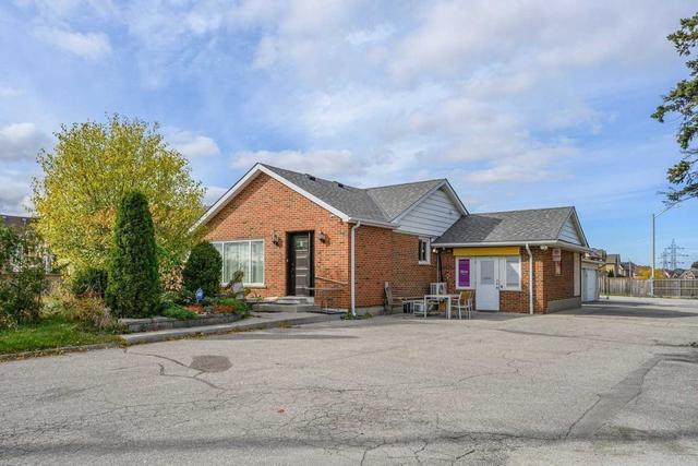1206 Steeles Ave W, House detached with 4 bedrooms, 8 bathrooms and 10 parking in Brampton ON | Image 12