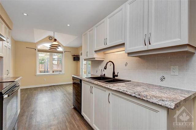 242 Horseshoe Crescent, Home with 3 bedrooms, 3 bathrooms and 2 parking in Ottawa ON | Image 9