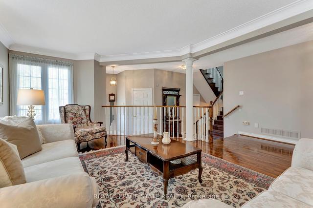 144 Cove Cres, House detached with 3 bedrooms, 3 bathrooms and 4 parking in Hamilton ON | Image 2
