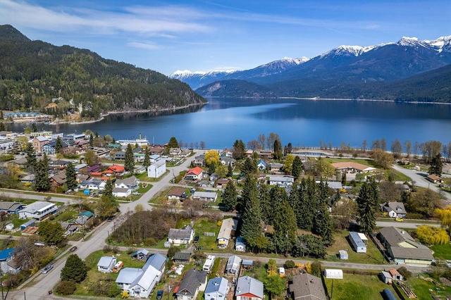 235 B Avenue, House detached with 2 bedrooms, 2 bathrooms and null parking in Central Kootenay D BC | Image 69
