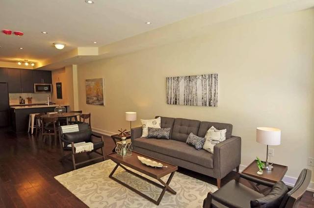 Th19 - 17 Powerhouse St, House attached with 3 bedrooms, 3 bathrooms and 1 parking in Toronto ON | Image 2