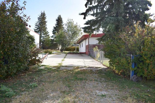 306 2 Ave, House detached with 3 bedrooms, 1 bathrooms and 6 parking in Kneehill County AB | Image 3