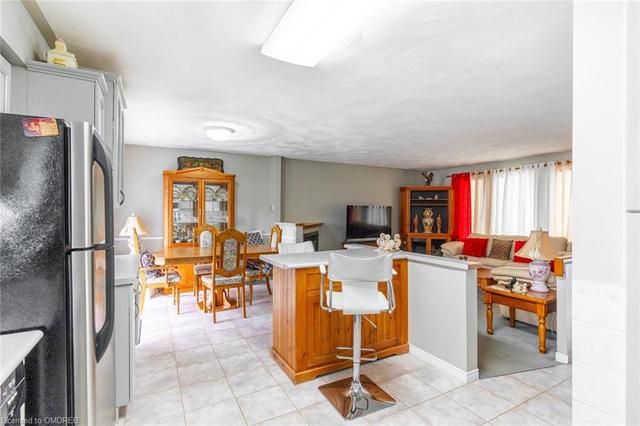 35 Maplecrest Lane, House detached with 3 bedrooms, 2 bathrooms and 4 parking in Brantford ON | Image 3