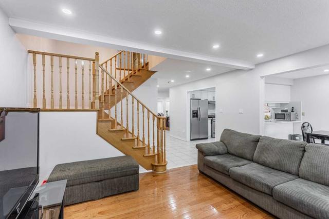 322 Royalpark Way, House detached with 3 bedrooms, 4 bathrooms and 3 parking in Vaughan ON | Image 3