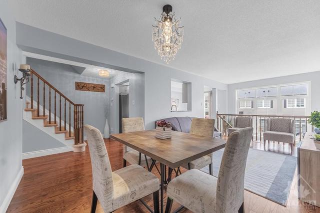 561 Dalewood Cres, Townhouse with 3 bedrooms, 3 bathrooms and 3 parking in Ottawa ON | Image 7