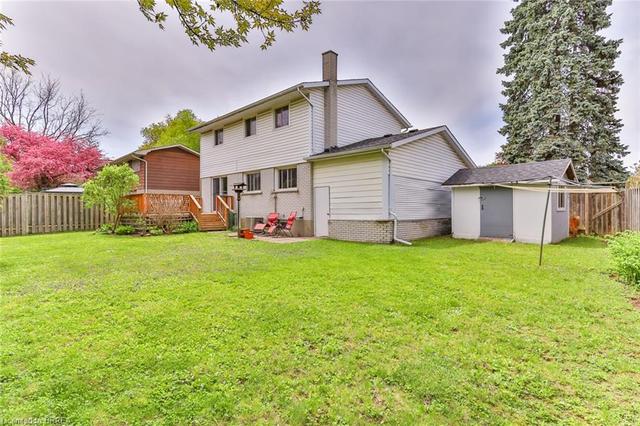 13 Pinecrest Rd, House detached with 4 bedrooms, 1 bathrooms and 3 parking in Brantford ON | Image 32