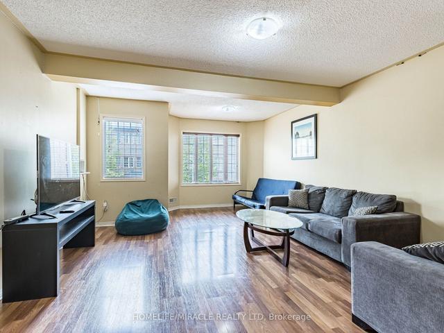 13 Spadina Rd, Townhouse with 3 bedrooms, 3 bathrooms and 1 parking in Brampton ON | Image 9
