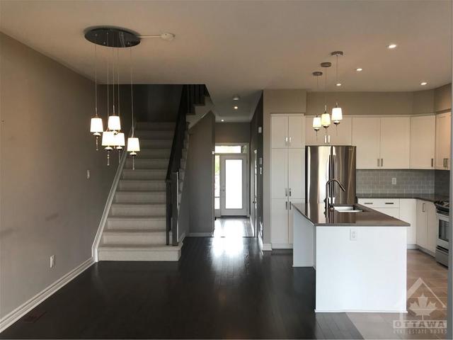 536 Grand Tully Way, Townhouse with 3 bedrooms, 3 bathrooms and 3 parking in Ottawa ON | Image 4