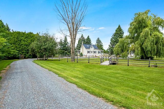 Pristine 93 acre farm with gracious family home and several outbuildings | Image 1