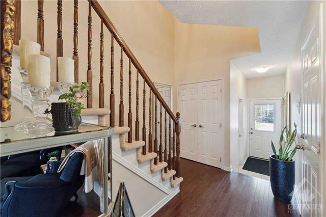 224 Macoun Cir, Townhouse with 3 bedrooms, 3 bathrooms and 3 parking in Ottawa ON | Image 6