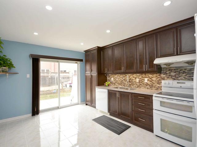 62 Yuile Ct, House detached with 4 bedrooms, 5 bathrooms and 5 parking in Brampton ON | Image 4