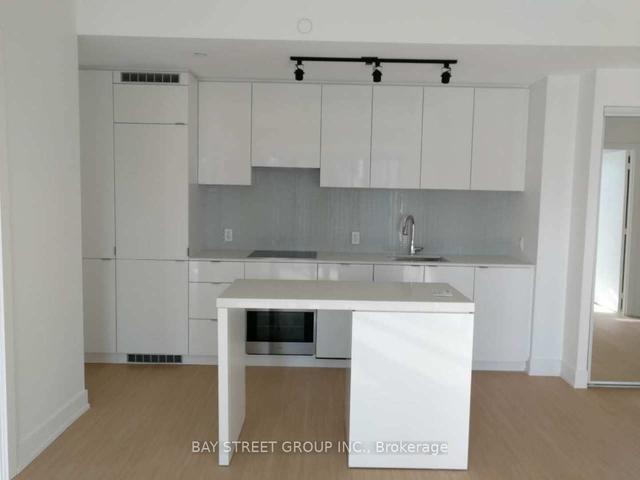 1711 - 7 Grenville St, Condo with 3 bedrooms, 2 bathrooms and 0 parking in Toronto ON | Image 9
