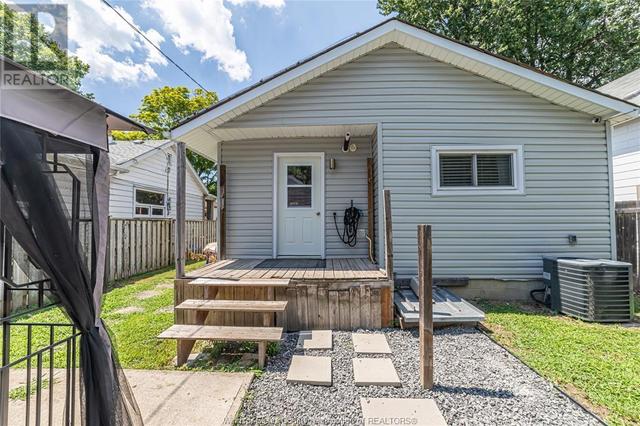 3661 Queen, House detached with 3 bedrooms, 1 bathrooms and null parking in Windsor ON | Image 23
