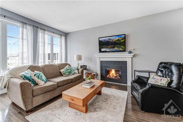 218 Espin Hts, Townhouse with 3 bedrooms, 3 bathrooms and 3 parking in Ottawa ON | Image 15