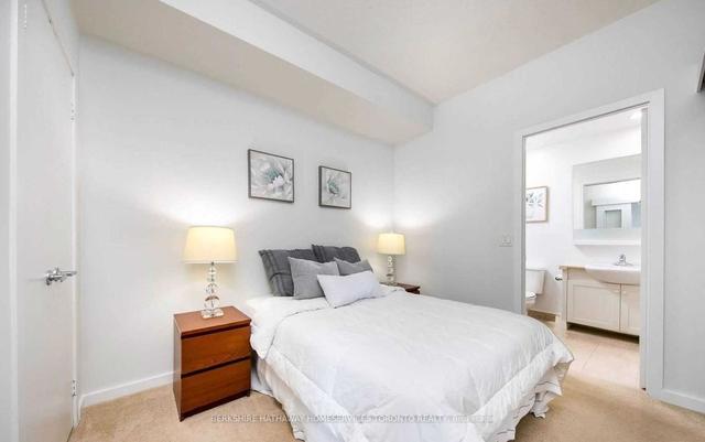 1711 - 218 Queens Quay W, Condo with 2 bedrooms, 2 bathrooms and 1 parking in Toronto ON | Image 18
