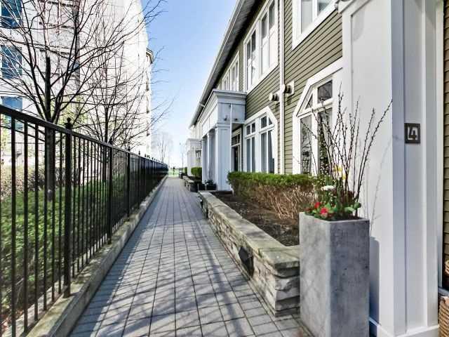 TH-4 - 2067 Lake Shore Blvd, Townhouse with 3 bedrooms, 2 bathrooms and 2 parking in Toronto ON | Image 2